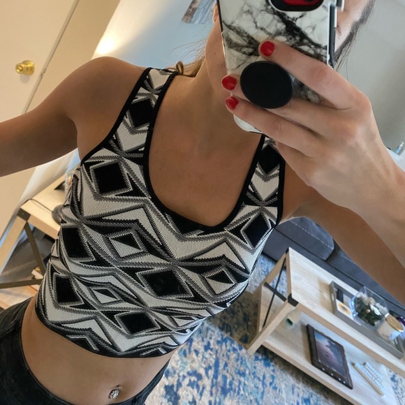 Patterned crop top - Picture 2 of 3